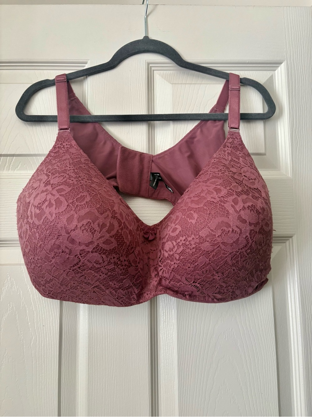 Torrid rose lace wire-free 360 smoothing back lightly lined bra, 46 DDD (46F).